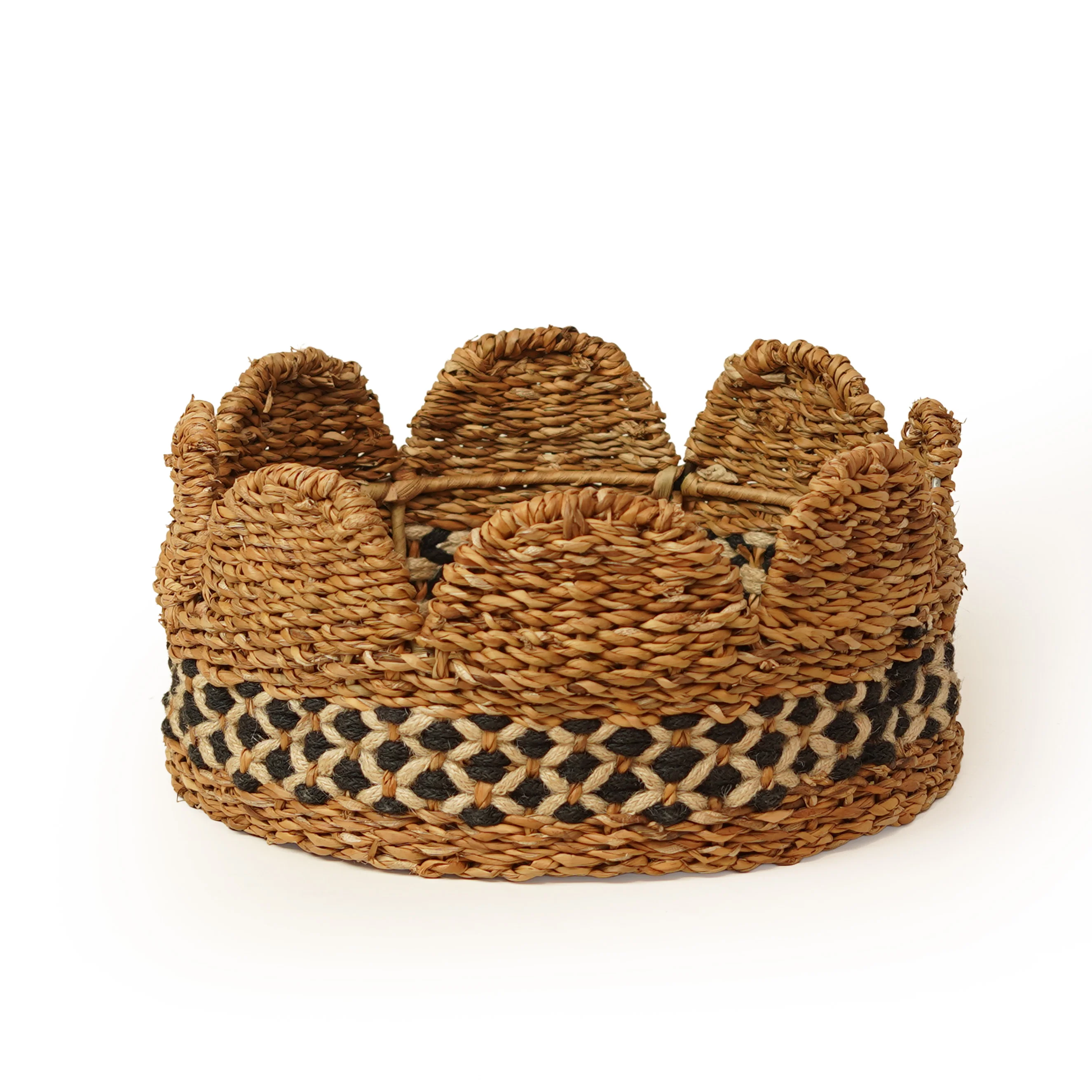 Handcrafted Seagrass & Jute Round Scalloped Crown Storage Basket Tabletop Decorative Tray