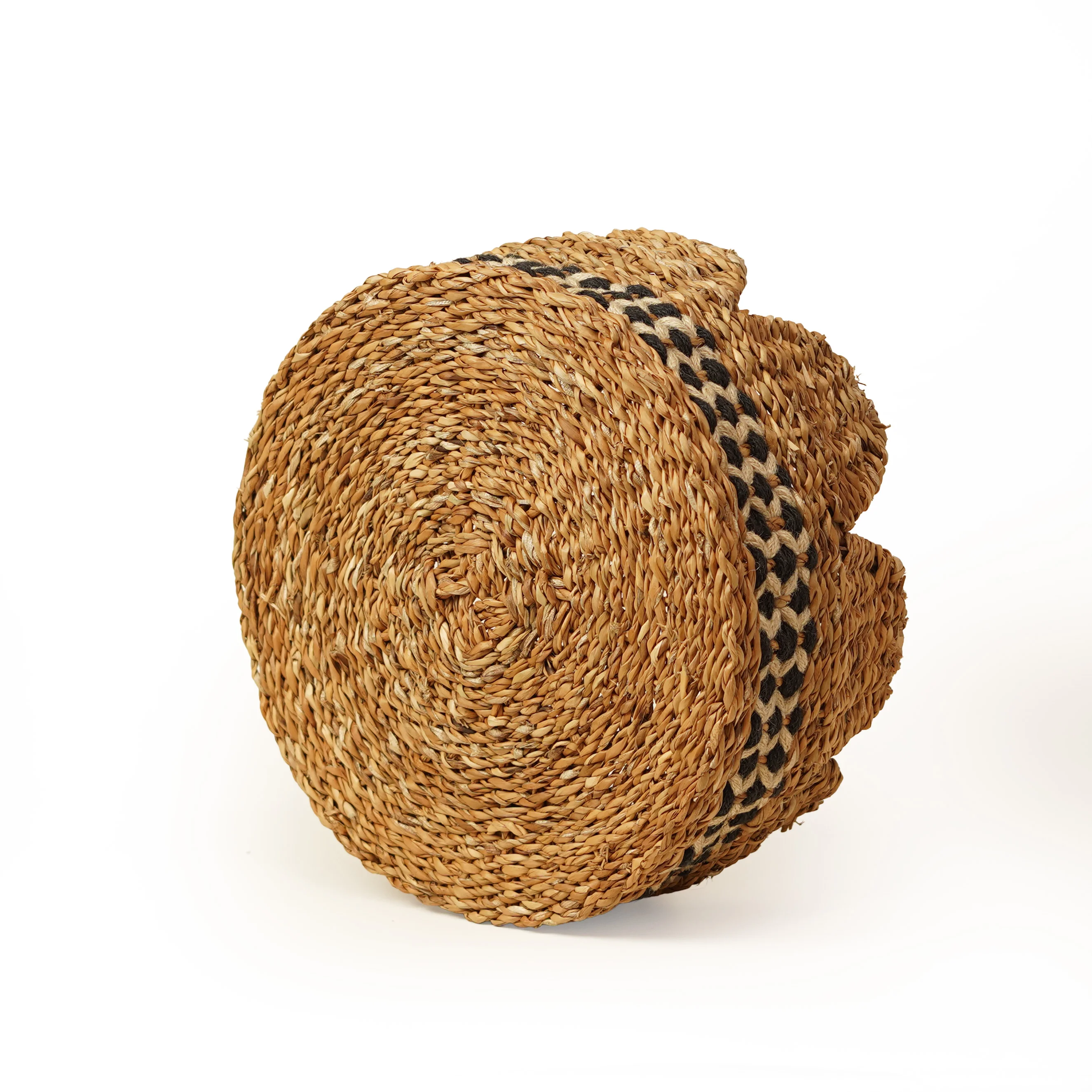 Handcrafted Seagrass & Jute Round Scalloped Crown Storage Basket Tabletop Decorative Tray